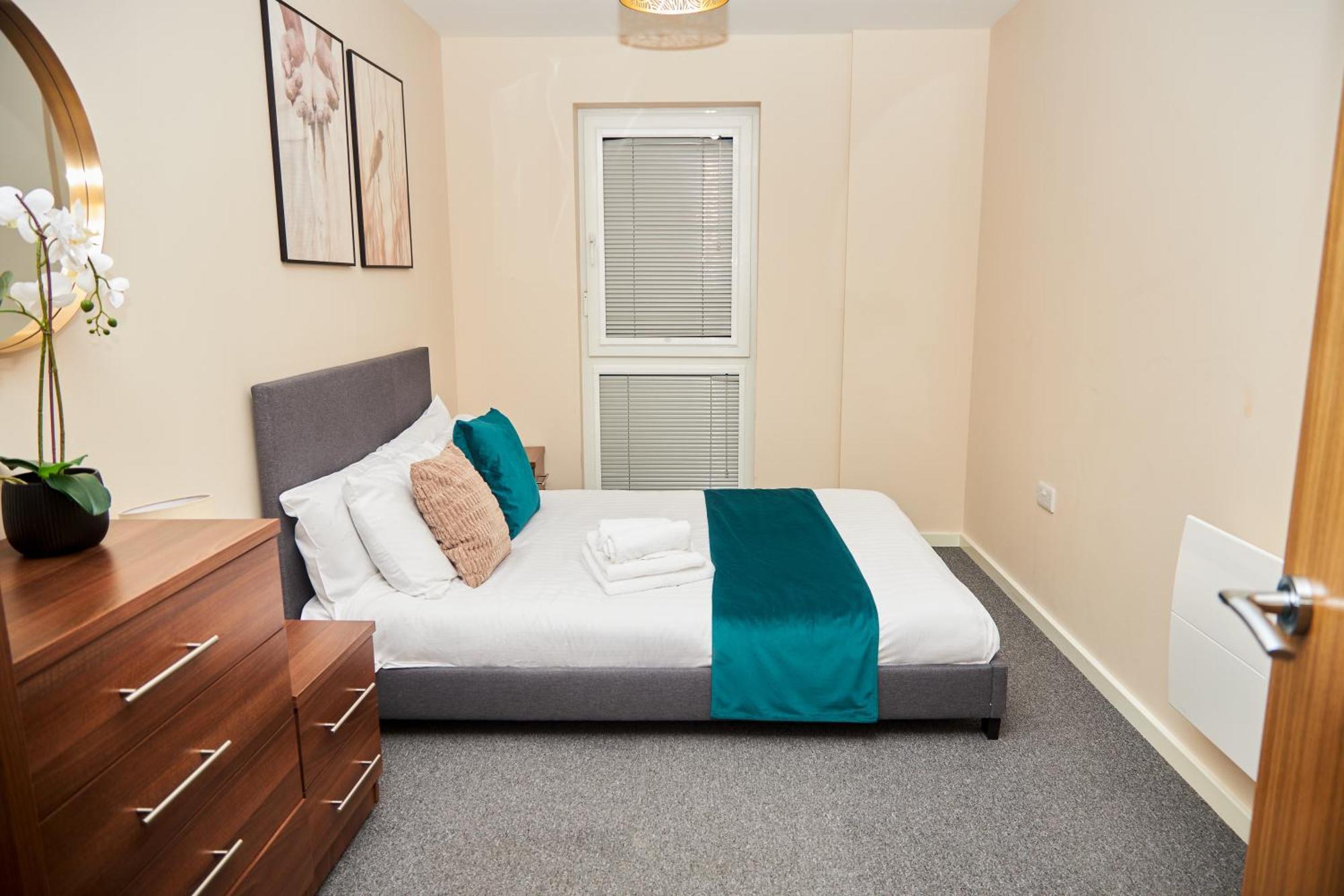 Deluxe And Cozy Two Bedroom With 1 Bathroom And Open Balcony Manchester Kültér fotó