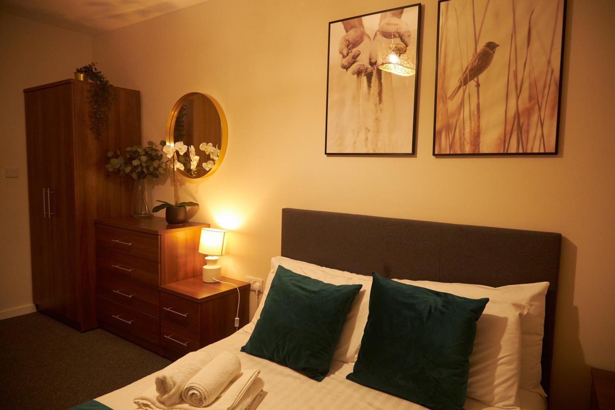 Deluxe And Cozy Two Bedroom With 1 Bathroom And Open Balcony Manchester Kültér fotó