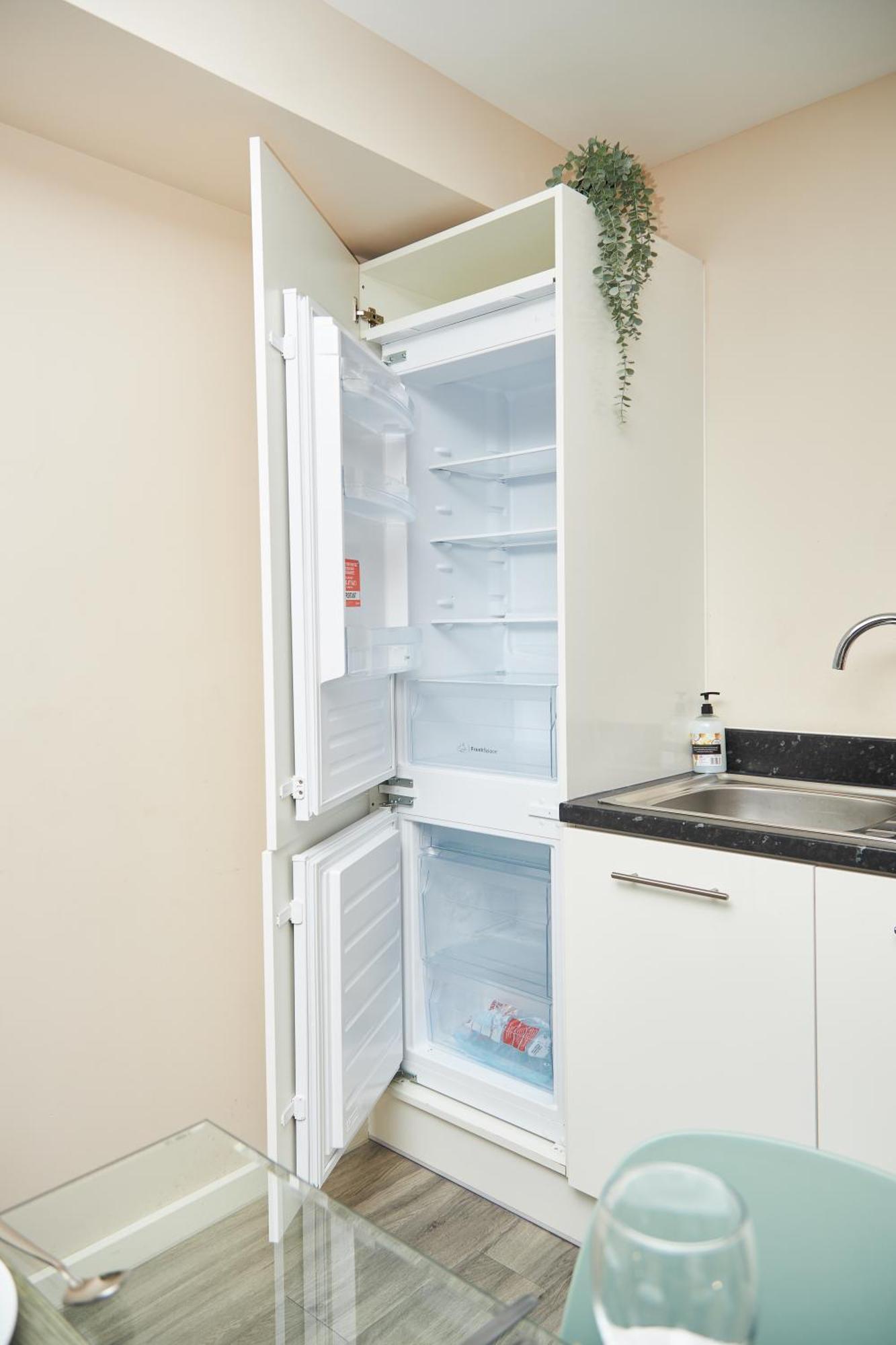 Deluxe And Cozy Two Bedroom With 1 Bathroom And Open Balcony Manchester Kültér fotó