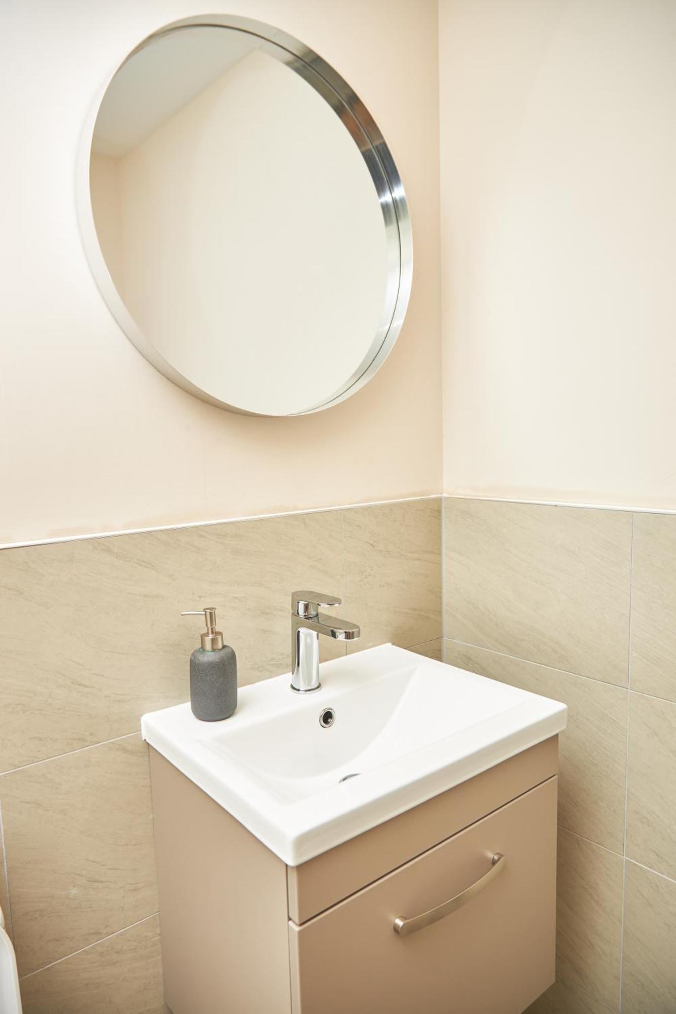 Deluxe And Cozy Two Bedroom With 1 Bathroom And Open Balcony Manchester Kültér fotó